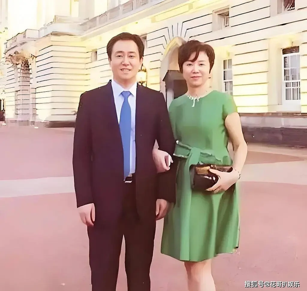 许家印前妻被曝英国豪宅同居小30岁外籍男友，带走$500亿资产逍遥快活（组图） - 5