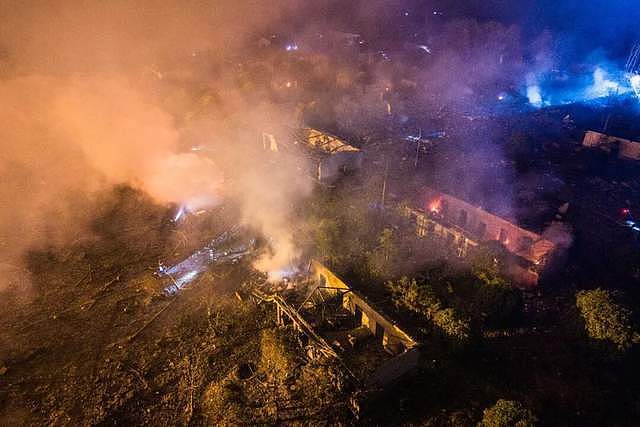 浏阳烟花厂爆炸致37人遇难，涉事企业多次违规，多档综艺延迟播出（组图） - 4
