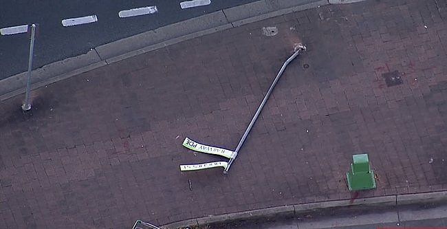 悲剧!澳洲火车站前六旬老翁过马路遭撞,当场身亡(组图) - 2