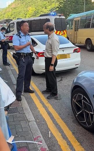 比亚迪停双黄线!司机不满收告票闹警员:X你老X,乱落客再被票控(组图) - 5