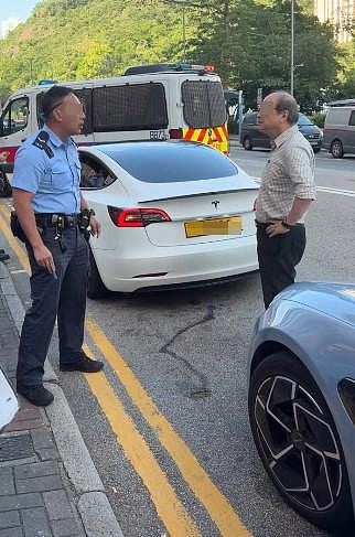 比亚迪停双黄线!司机不满收告票闹警员:X你老X,乱落客再被票控(组图) - 6