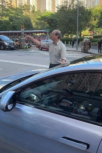 比亚迪停双黄线!司机不满收告票闹警员:X你老X,乱落客再被票控(组图) - 8