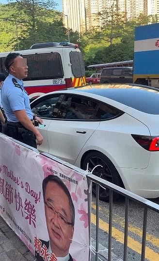 比亚迪停双黄线!司机不满收告票闹警员:X你老X,乱落客再被票控(组图) - 13