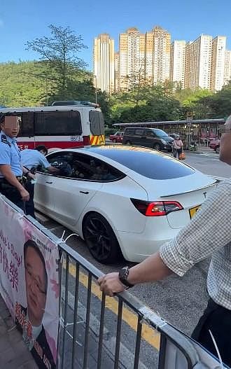 比亚迪停双黄线!司机不满收告票闹警员:X你老X,乱落客再被票控(组图) - 14