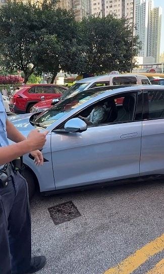 比亚迪停双黄线!司机不满收告票闹警员:X你老X,乱落客再被票控(组图) - 23