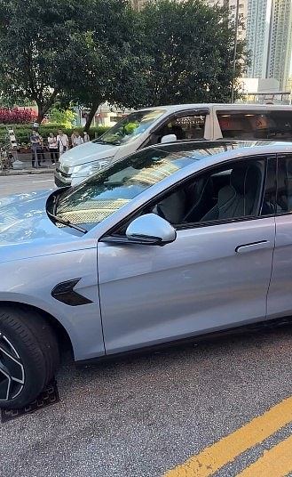 比亚迪停双黄线!司机不满收告票闹警员:X你老X,乱落客再被票控(组图) - 28