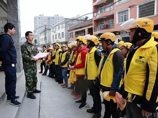好心救火反被收费50？外卖员仗义出手，物业操作引全网热议 - 7