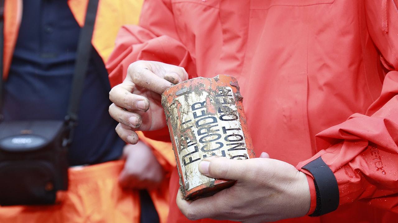 东航132死空难黑匣子数据公开！驾驶舱疑爆冲突，两飞行员抢夺控制权（组图） - 1