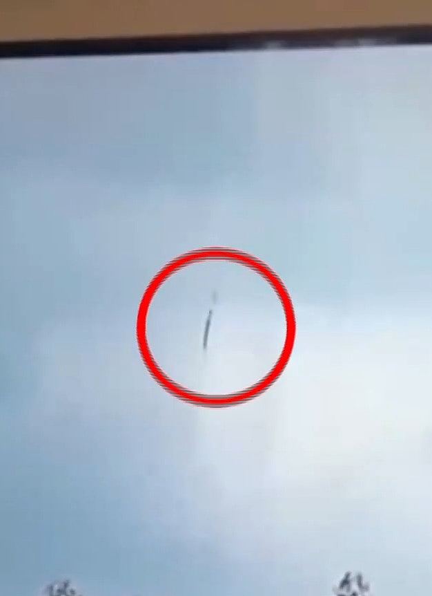 东航132死空难黑匣子数据公开！驾驶舱疑爆冲突，两飞行员抢夺控制权（组图） - 4