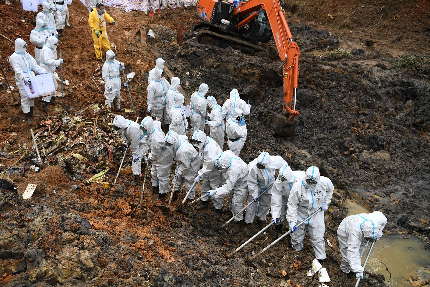 东航132死空难黑匣子数据公开！驾驶舱疑爆冲突，两飞行员抢夺控制权（组图） - 5