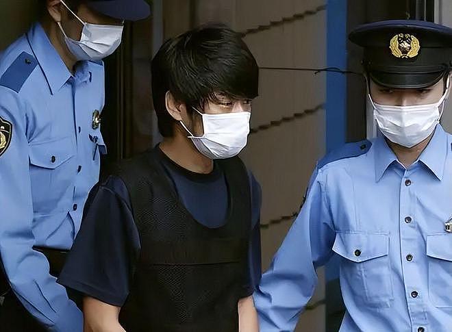 致敬美国,日本“丧尸”走上街头!高市早苗豪赌修宪 - 9