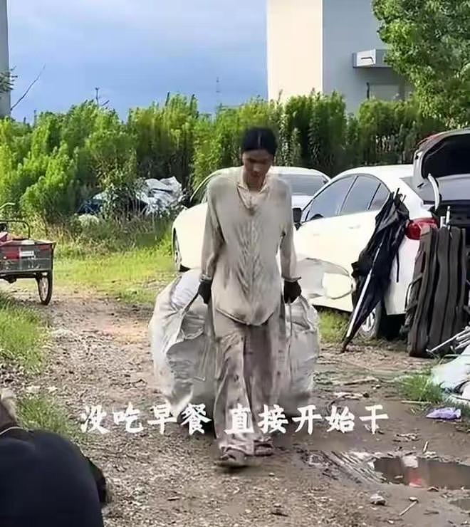 谁说垃圾堆里长不出玫瑰？19岁废品站女孩，用半年就登上了时装周 - 6