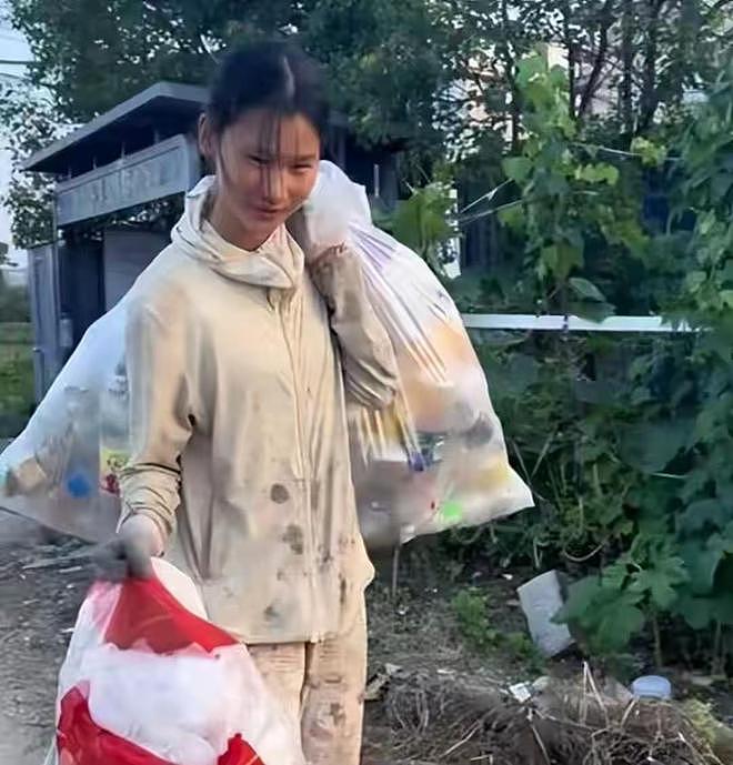 谁说垃圾堆里长不出玫瑰？19岁废品站女孩，用半年就登上了时装周 - 8