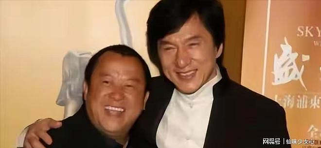 “强吻、摸腿”，借工作之名揩油，内娱的“假戏真做”有多可怕？ - 15