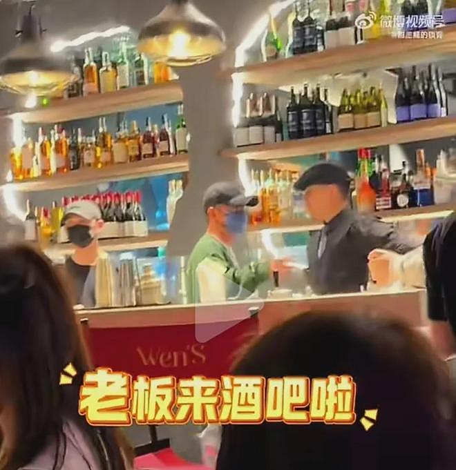 文章面馆爆火后再开酒吧！刘欢刘威到场祝贺，张若昀父亲张健捧场 - 2