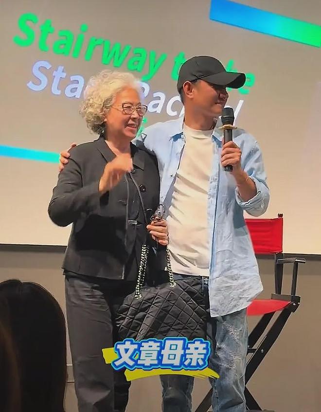 文章面馆爆火后再开酒吧！刘欢刘威到场祝贺，张若昀父亲张健捧场 - 4