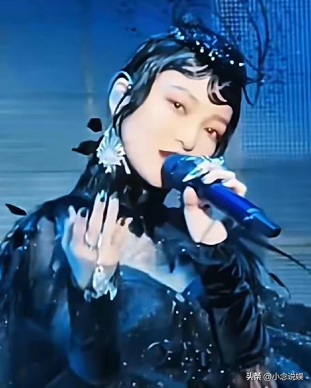 全网猜疯！张韶涵诡异造型+争议手势，真加入了传闻中的组织？（组图） - 2