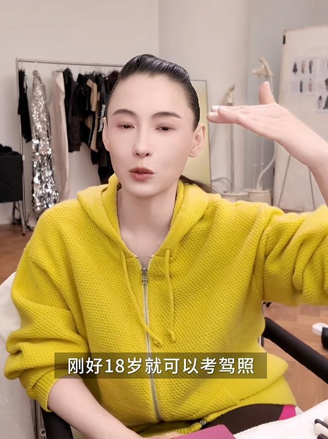 张柏芝母亲节晒母子4人照，8岁三胎儿子出镜，小眼睛却很帅气 - 3
