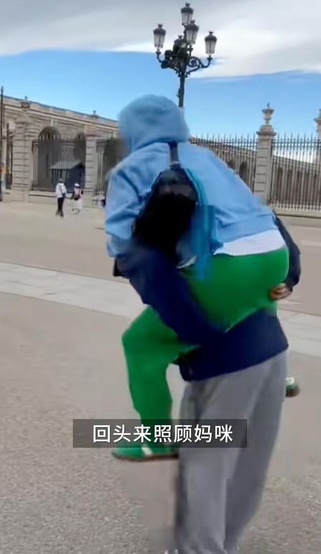 张柏芝母亲节晒母子4人照，8岁三胎儿子出镜，小眼睛却很帅气 - 4