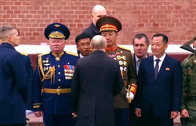 今年俄罗斯胜利日阅兵,为何唯独朝鲜派兵参加?中国怎么没派(组图) - 2