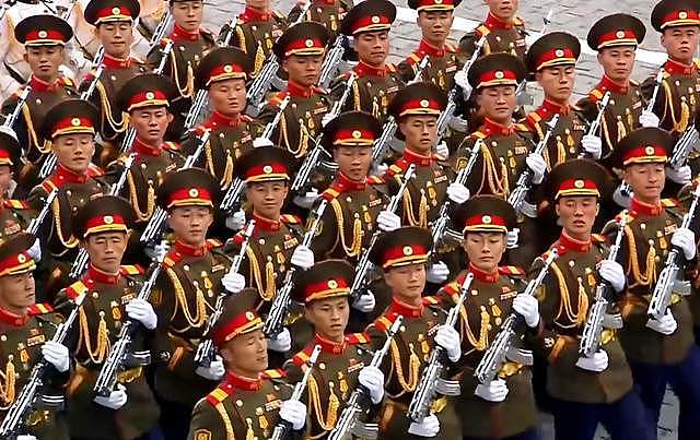 今年俄罗斯胜利日阅兵,为何唯独朝鲜派兵参加?中国怎么没派(组图) - 3