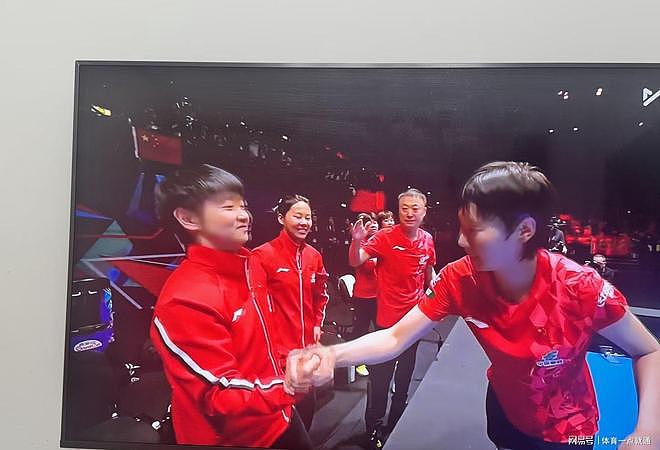中国女团3-2日本队，世乒赛7连冠，孙颖莎王曼昱夺冠拥抱（组图） - 7
