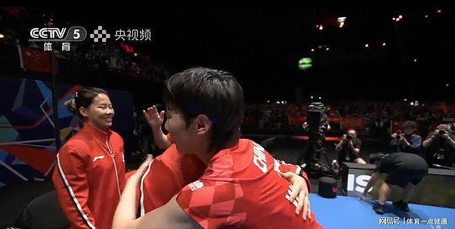 中国女团3-2日本队，世乒赛7连冠，孙颖莎王曼昱夺冠拥抱（组图） - 8