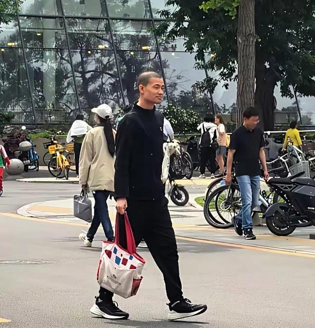 韦东奕形象大变，简直像换了个人！头发少了，老了许多（组图） - 2