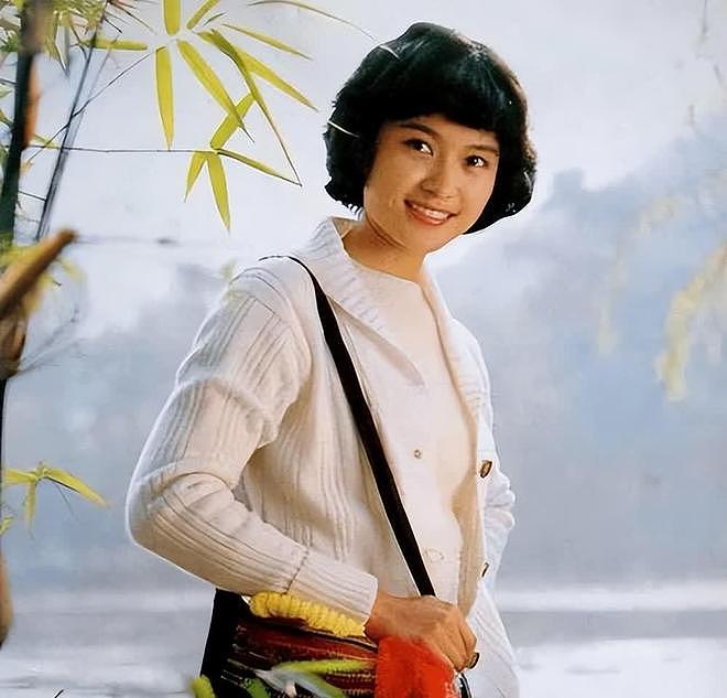 恋爱脑下场是真惨！从春晚主持人到养不起孩子的妇女，她后悔吗（组图） - 12