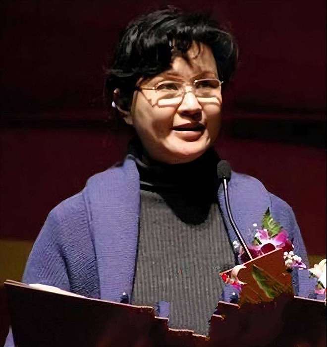 恋爱脑下场是真惨！从春晚主持人到养不起孩子的妇女，她后悔吗（组图） - 19