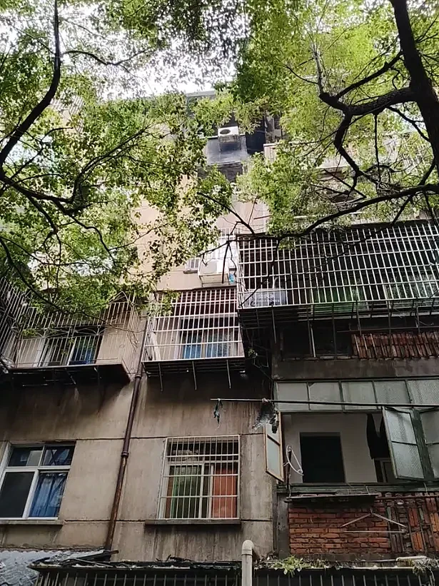 湖南居民楼凌晨突发大火，已致5死2伤（组图） - 2