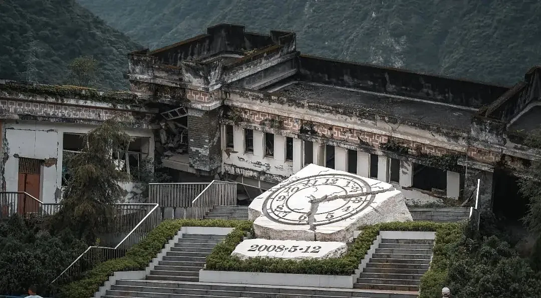 汶川大地震中被埋72小时的女孩,如今怎么样了?(组图) - 1