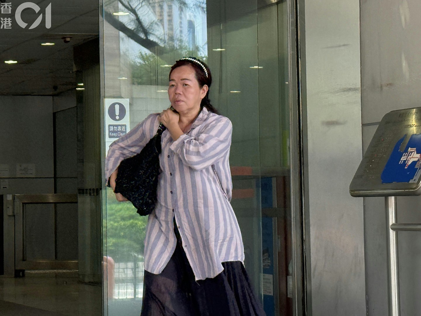 酒后性起!香港6旬男女无视路人当街上演“活春宫”,视频疯传(视频/组图) - 3