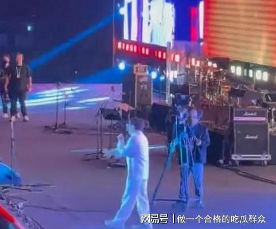 蚌埠演唱会惊天骗局?成龙20分钟捞金离场?观众花千元看场笑话(组图) - 17