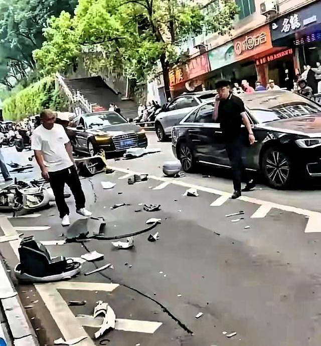 黔江奔驰撞人后续,6名伤者身份首曝,肇事女医师处理结果出了 - 3