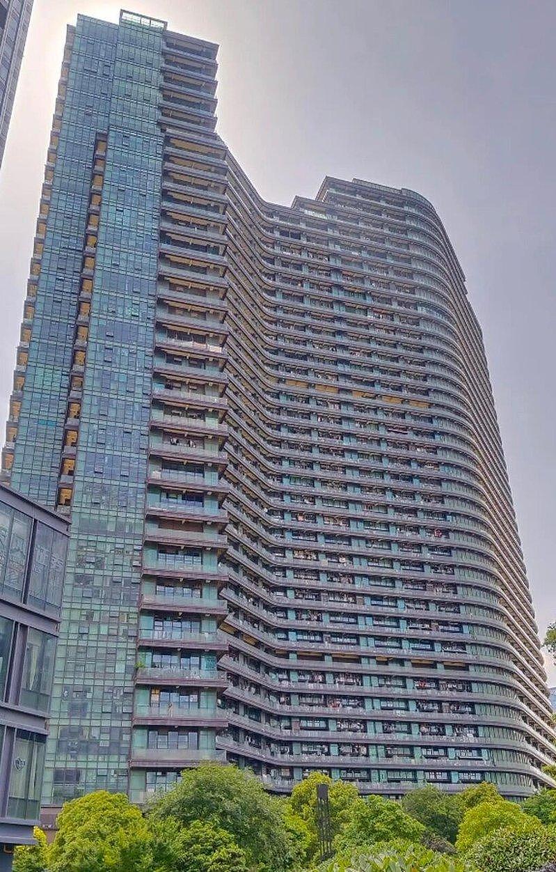 穿完就退Miu Miu、YSL拉黑杭州街道,不堪舆论后解封(组图) - 2