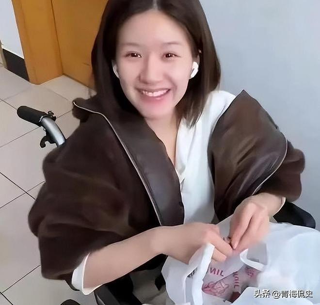 这和不穿有啥区别？赵露思演唱会被吐槽内衣外穿，扭腰摆臀太辣眼 - 15