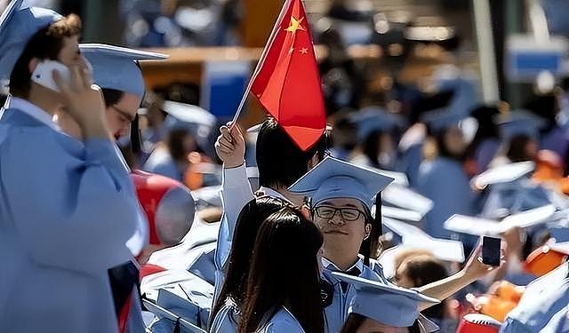 美国媒体的一个惊人发现:来美中国留学生少了,美国华人教授走了 - 1