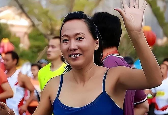 53岁王军霞近况:退休定居美国,三个孩子三个爹,人生令人唏嘘(组图) - 15