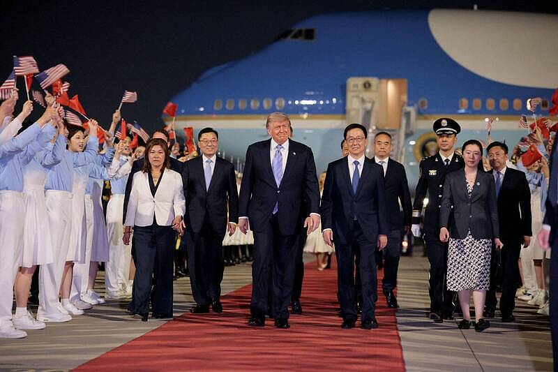 特朗普抵达北京，BBC：检验美中脆弱贸易休兵重要时刻（图） - 1