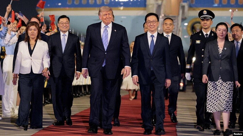 特朗普总统抵达北京，将与习近平举行峰会（图） - 1