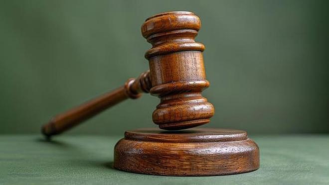 上海八旬老人乘公交车时猝死，家属起诉公交公司索赔11.5万 - 1