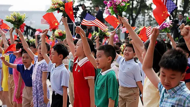 特朗普时隔九年再度访华，中国年轻一代的“美国梦”在褪色吗？（组图） - 1