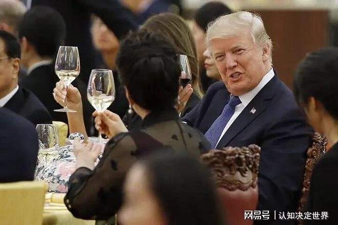 特朗普再访华:从巨无霸垫肚子到宫保鸡丁,舌尖上的外交暗战(组图) - 1