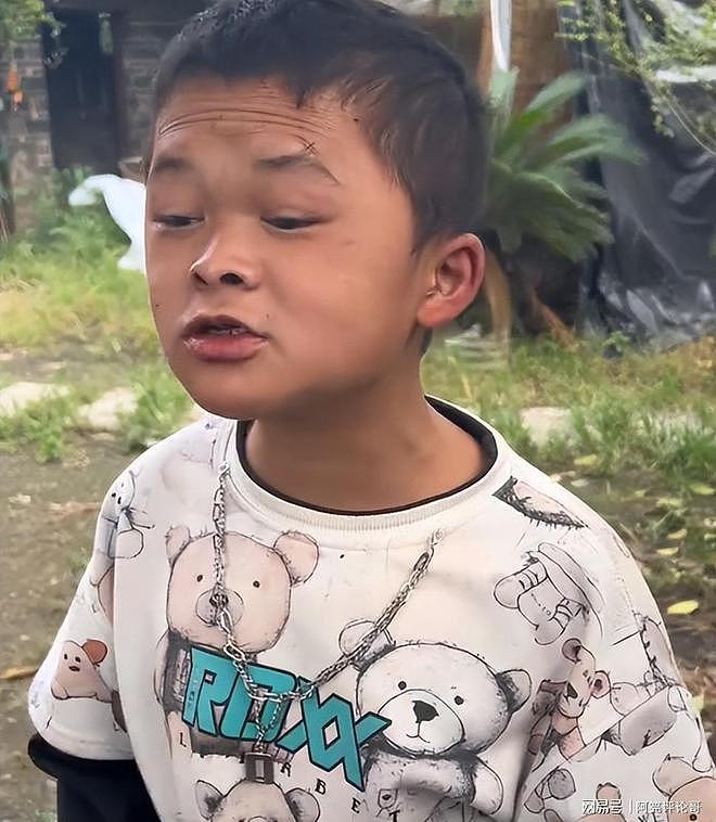 被资本抛弃的范小勤长大了，十八岁染发变身精神小伙，还大方征婚（组图） - 17