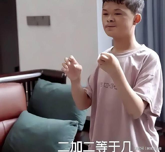 被资本抛弃的范小勤长大了，十八岁染发变身精神小伙，还大方征婚（组图） - 18