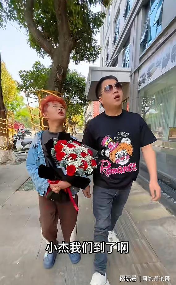 被资本抛弃的范小勤长大了，十八岁染发变身精神小伙，还大方征婚（组图） - 23