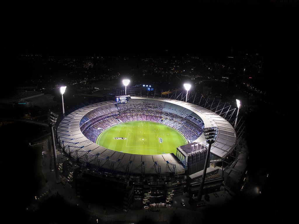 “杀光澳洲狗！”曾密谋炸毁墨尔本MCG，18岁恐袭嫌犯关押一年后获释 - 1