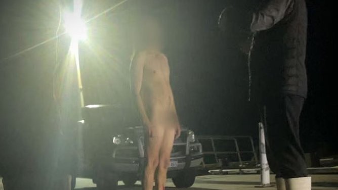 澳洲小镇发生离奇命案！嫌犯全裸漂浮海上，手机竟意外录下杀人过程 - 3