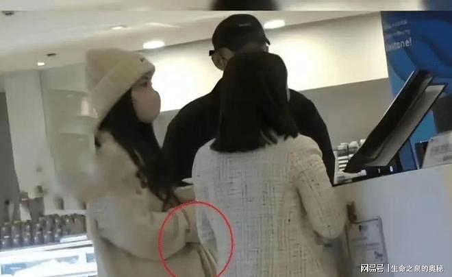 柳岩被爆怀孕，曾挺孕肚现身妇产科，超一年未更新动态，粉丝急了 - 3